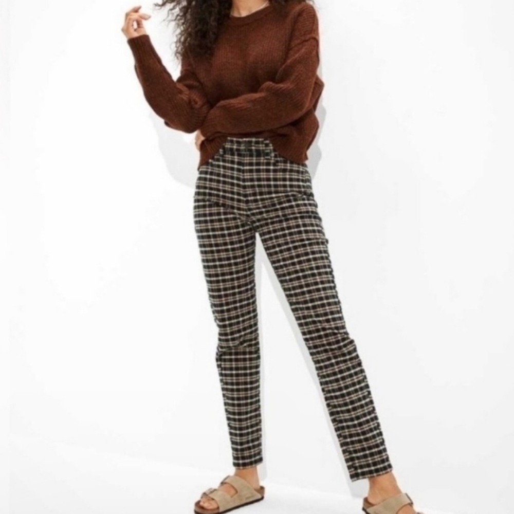 American Eagle Outfitters Black and Tan Plaid Mom Straight Leg Pants